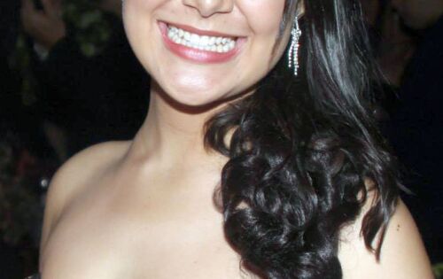 *** Nossa lindiss&iacute;ma neta Ver&ocirc;nica que hoje apaga velinhas (17). Que seu sorriso continue iluminando seu caminho sempre. Deus aben&ccedil;oe para que todos seus sonhos sejam materializados!! 