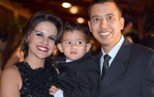 ***Thais Andrade comemorou ontem (29) seu anivers&aacute;rio na capital com o marido, major Rayner (47&deg;BI ) e os filhos Ana e Rafael. Desejamos todas as felicidades do mundo!!!