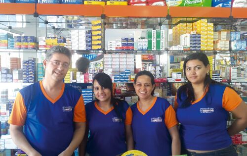 ***O empres&aacute;rio Airton da Silva ao lado de sua equipe convida a popula&ccedil;&atilde;o de Coxim e regi&atilde;o para conhecer as novas instala&ccedil;&otilde;es da &ldquo;Farm&aacute;cia do Airton&rdquo;. E para o m&ecirc;s de Agosto o empres&aacute;rio disponibilizou uma lista especial de produtos promocionais para com