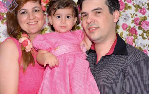 ***Felicidades para Gilberto Falco Fernandes (Super Nossa) que hoje completa mais um ano de vida. Na foto ao lado da filha Maysa Meneghello Falco e a esposa Fernanda Falco. 