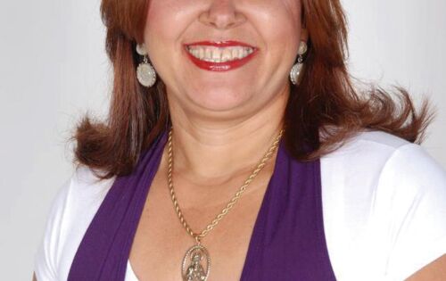 ***Parab&eacute;ns para a competente vereadora na cidade de Coxim L&uacute;cia da AAVC, que completa idade nova amanh&atilde; (08) receba os nossos sinceros votos de felicidades. Admiramos muito o seu jeito de ser, e poucas pessoas conseguem manter a vontade de vencer tendo 