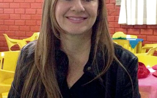 *** Adriana Gava que, al&eacute;m de excelente profissional, &eacute; uma simpatia em pessoa. Ela comemorou seu anivers&aacute;rio ontem (06), em tempo externamos nossos votos de felicidades desejando sa&uacute;de, paz e sucesso. 