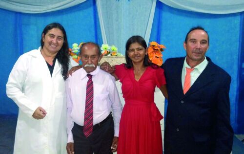 ***Mission&aacute;ria Eunice, Sr. Severino, Marlene e o marido Jos&eacute; Gomes durante celebra&ccedil;&atilde;o do matrim&ocirc;nio. Felicidades!!