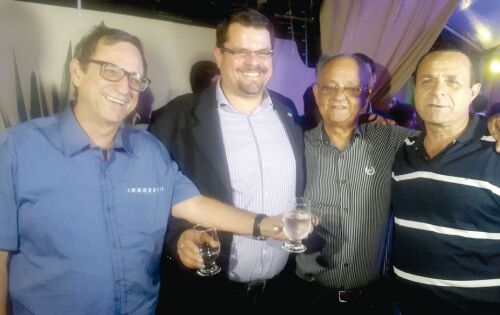 ***Momento de brindar ao sucesso com Bosco Martins, Rodrigo Mendes, Rubens Dantas e Gustavo dos Santos. 