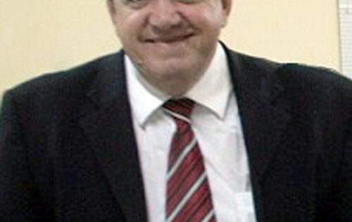  *** Aniversariando hoje (4), o presidente da C&acirc;mara Municipal de Coxim, Adilson do Lago. Esta colunista deseja muitas felicidades em nome de toda equipe do DE. Parab&eacute;ns!!