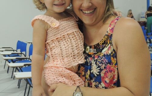 Parab&eacute;ns para Luciane Belafonte que comemorou seu anivers&aacute;rio ontem. Que seus dias sejam longos para que possa viver muito anos ao lado dessa preciosidade que &eacute; sua filhota Priscila, um lindo presente divino.