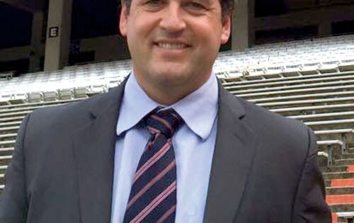 Nossos votos de felicidade de hoje vai para o Dr. Herley de Melo Tobias que completa mais um ano de vida. Herley &eacute; um dos melhores periodontista e implantodontista que Coxim e regi&atilde;o norte possui. Parab&eacute;ns!!