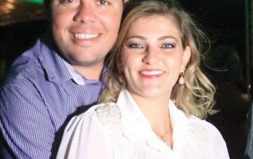Parab&eacute;ns para a atuante primeira-dama de Sonora, Calinca Lazzarotto que hoje comemora seu anivers&aacute;rio. Ela e o prefeito Yuri Valeis tem feito um excelente trabalho no munic&iacute;pio com muito carinho e dedica&ccedil;&atilde;o. Parab&eacute;ns Calinca, pelo seu anivers&aacute;rio e 