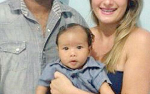 Parab&eacute;ns para Sidney Almeida Vasconcelos (Ney) gerente geral da Delta Alarmes que hoje completa mais um ano de vida. Na foto ao lado da esposa, Ana Paula e do filhinho, Samuel. Felicidades!
