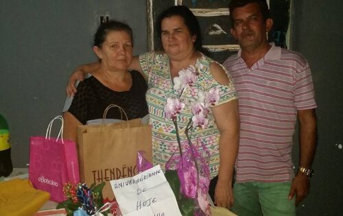 Felicidades para operadora de caixa, Aninha que comemorou seu anivers&aacute;rio no &uacute;ltimo dia 26. Desejamos a voc&ecirc; o melhor da vida sempre, que todos possam rir sempre das suas piadas e que continue ainda por muito tempo disseminando pelo mundo esse seu carisma
