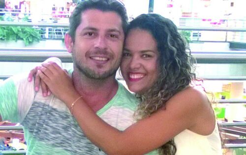 Nossos cumprimentos de hoje v&atilde;o para Fabiana Lopes que completou idade nova no domingo (06). Na foto ao lado do esposo Eliseu Grandizolli (Exata). Parab&eacute;ns!!!