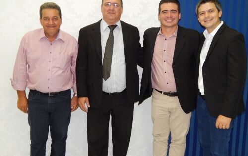 Presidente da C&atilde;mara de Vereadores de Coxim Adilson do Lago, novo pres. Cl&aacute;udio pesso, Clodoaldo Martins ( Faems) e Aluizio S&atilde;o Jos&eacute; prefeito de Coxim