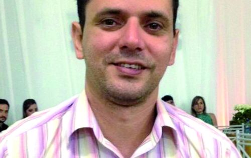 Parab&eacute;ns para o Dr. Ant&ocirc;nio Carvalho Junior, conhecido carinhosamente como Tunico (Ceres), pelo anivers&aacute;rio comemorado ontem. Felicidades!!!