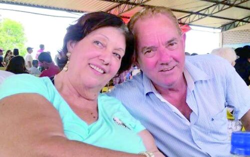 Domingo (26) foi um dia foi especial para a fam&iacute;lia Caprara. A matriarca F&aacute;tima Caprara comemorou mais um anivers&aacute;rio. Desejamos felicidades, sa&uacute;de e paz. Parab&eacute;ns. Na foto ao lado do marido Marcos Caprara ( Hotel Avenida)