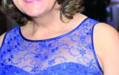 Hoje &eacute; um dia muito especial, nossa amiga El&ocirc; Dantas comemora mais um ano de vida, mais um ano de exist&ecirc;ncia e de experi&ecirc;ncias. Hoje, a equipe do Di&aacute;rio do Estado est&aacute; em festa e deseja a voc&ecirc; muita paz, sa&uacute;de, sucesso e prosperidades. Que esta data se re