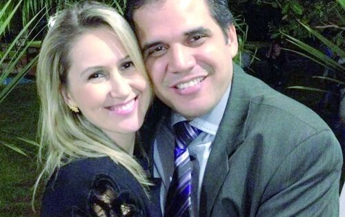 Felicidades para o Secret&aacute;rio de Sa&uacute;de de Coxim Rog&eacute;rio M&aacute;rcio Souto que hoje comemora mais um ano de vida. Na foto ao lado da esposa Geovana. Parab&eacute;ns!!!