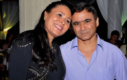 Felicidades para Maria S&ocirc;nia Santos que hoje comemora mais um ano de vida. na foto ao lado do esposo Dr. Jucelino Oliveira. Parab&eacute;ns!!!