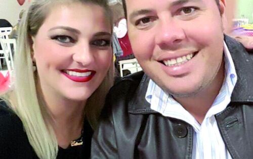 Felicidades para o Prefeito de Sonora, Yuri Valeis que hoje comemora mais um ano de vida. Na foto ao lado da esposa, a primeira dama Calinca Lazzarotto. Parab&eacute;ns!!!