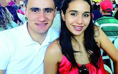 Quem comemorou idade nova ontem (25) foi Gilmar Oliveira (Banco Bradesco). Na foto ao lado da namorada Larissa Franco. Desejamos muitas felicidades!!!