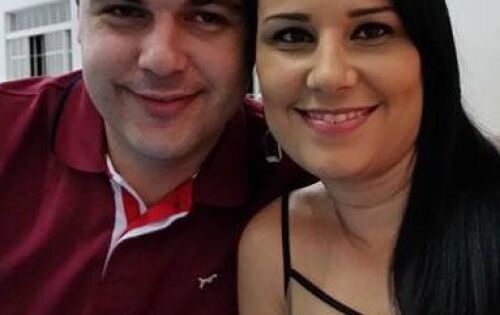 Parab&eacute;ns para Bruno Vespa Sanches (Pernanbucanas Coxim), que no &uacute;ltimo s&aacute;bado (01), comemorou mais um ano de vida. Na foto ao lado da esposa Cibele. Parab&eacute;ns!