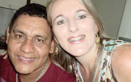 Nossos parab&eacute;ns v&atilde;o para o professor Alcides Neves Filho pelo anivers&aacute;rio comemorado hoje. Na foto ao lado da esposa Vanize. Desejamos votos de paz e sucesso!