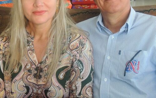 Nossos parab&eacute;ns de hoje vai para S&ocirc;nia Muniz Araujo que esta comemorando mais um ano de vida. Na foto ao lado do esposo Jo&atilde;o Carlos. Felicidades!!!