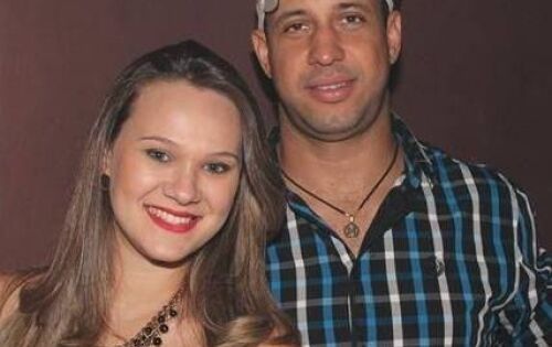 Felicidades para Juliana Cassemiro que ontem comemorou mais um anivers&aacute;rio. Na foto ao lado do namorado Marcelo. Parab&eacute;ns!!!