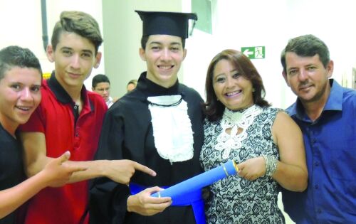 Formado em tec. em Inform&aacute;tica Higor Tharles e fam&iacute;lia