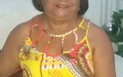 Nossos parab&eacute;ns de hoje vai com muito carinho para minha amiga professora Abadia Queiroz pelo seu anivers&aacute;rio. Bia como &eacute; carinhosamente conhecida estar&aacute; recebendo hoje amigos e familiares para um jantar em comemora&ccedil;&atilde;o &agrave; esta data t&atilde;o importante. Nosso c
