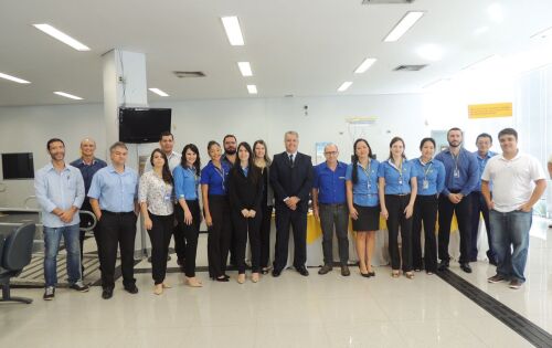 Equipe din&acirc;mica da ag&ecirc;ncia do Banco do Brasil de Coxim recebendo Glaucio Bilhauba de Almeida, novo gerente geral que assumiu ontem. Desejamos boas vindas a Glauco e fam&iacute;lia.