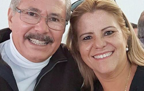 Felicidades para Dr&ordf; Cl&aacute;udia Vilela Marques que comemora mais um anivers&aacute;rio amanh&atilde;. Na foto ao lado do esposo Marcos Marques. Parab&eacute;ns!!!