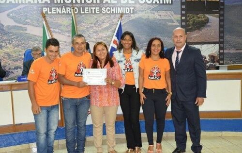 A Associa&ccedil;&atilde;o Modelo Coxim de Ciclismo (AMCC) recebeu uma Mo&ccedil;&atilde;o de Congratula&ccedil;&atilde;o concedida pela vereadora, L&uacute;cia da AAVC na &uacute;ltima sess&atilde;o da C&acirc;mara Municipal de Coxim. A AMCC vem se destacando nos eventos cicl&iacute;sticos, levando assim, o nome de Coxim Brasil 