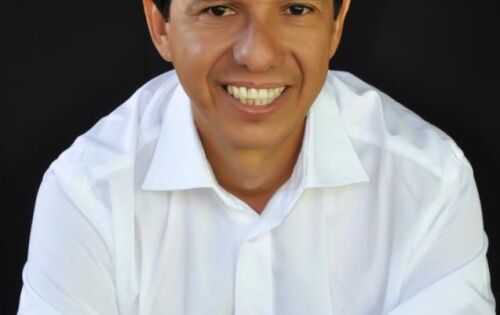 Parab&eacute;ns para Osmar Gilnei Quadros conhecido carinhosamente como &ldquo;Ratinho&rdquo; (Prefeitura de Sonora) que no pr&oacute;ximo s&aacute;bado (15) estar&aacute; comemorando mais um anivers&aacute;rio. Felicidades!!!