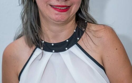 Parab&eacute;ns para Rozalda Rezende que amanh&atilde; (20) estar&aacute; recebendo os cumprimentos pelo seu anivers&aacute;rio. Desejamos muitas felicidades!!!