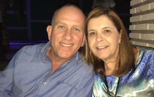 Aniversariando hoje a empres&aacute;ria Jane Pratavieira. Na foto ao lado do esposo Marcio. Parab&eacute;ns!!!