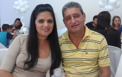 Ros&acirc;ngela Borges (Clean Coiffer) e o marido Luiz. Ela estar&aacute; recebendo hoje os parab&eacute;ns por mais um ano de vida!