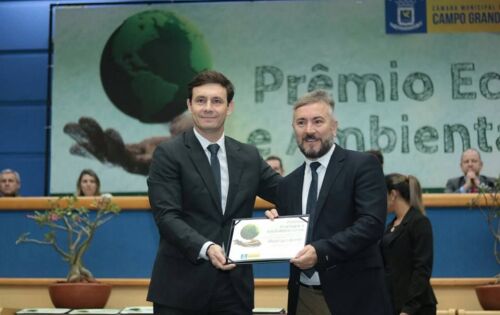 Os vereadores da C&acirc;mara Municipal de Campo Grande realizaram na manh&atilde; de ontem (7), a Sess&atilde;o Solene de outorga do Pr&ecirc;mio Ecologia e Ambientalismo. Entre os agraciados est&aacute; o Diretor Acad&ecirc;mico da Escola Superior de Sa&uacute;de, Bioci&ecirc;ncias, Meio Ambiente e Human