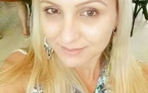 Aniversariando Hoje Betina Bezerra. Parab&eacute;ns e muitas felicidades!