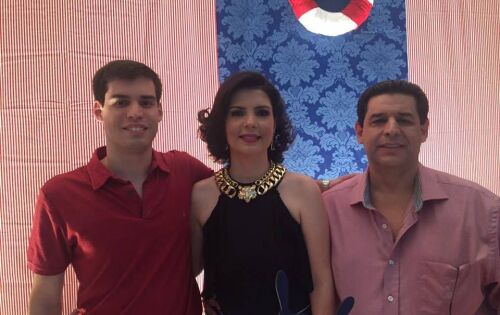 Hoje familiares e a amigos festejam o anivers&aacute;rio do advogado Pedro Ronny Argerin. Considerado por todos um operador do direito de not&aacute;vel saber jur&iacute;dico e reputa&ccedil;&atilde;o ilibada. Casado com dona Sandra Argerin, pai de Jo&atilde;o Pedro, flamenguista, cat&oacute;lico, advo