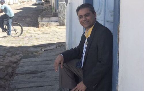 O mais influente jornalista do estado de Goi&aacute;s e amigo do Mato Grosso do Sul Luiz Gama recebendo a mais alta Comenda do Estado de Goi&aacute;s Ordem do M&eacute;rito Anhanguera.