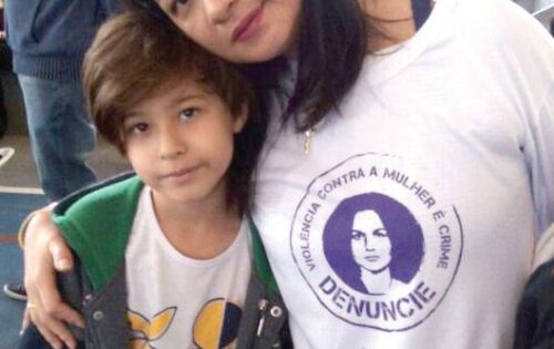 Dra . Hitomi Urano e o filho Roney em evento esportivo na capital e tamb&eacute;m na defesa da mulher contra a viol&ecirc;ncia e pela paz.