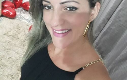 Parab&eacute;ns para Angelita Caon (Sal&atilde;o Angel) que ontem comemorou mais um ano de vida. Desejamos muitas felicidades!!!