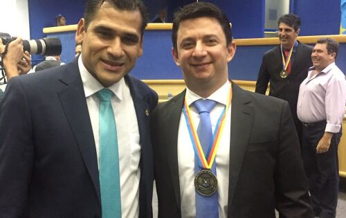 Vereador Betinho de CG homenageando o Presidente da Comiss&atilde;o de Direito Publicista da OAB MS Professor Doutor Jean Phierre Vargas, um dos mais respeitados juristas do estado.