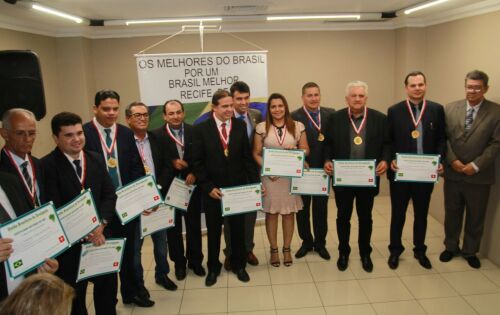 Prefeito de Angelica Roberto Cavalcanti sendo homenageado como segundo melhor prefeito do MS em Recife - PE