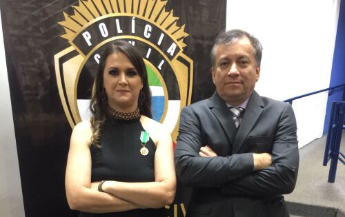 Uma das mais respeitadas policiais civis do Brasil pela sua efici&ecirc;ncia profissional laureada na &uacute;ltima sexta - feira pela C&acirc;mara de Vereadores de CG . Dra. Ana Claudia Oliveira Marques Medina delegada titular da Deco e famosa pela Opera&ccedil;&atilde;o &Iacute;caro que al&ccedil;ou