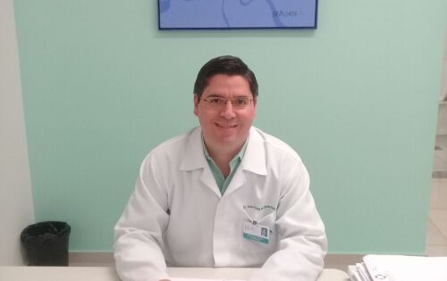O Outubro Rosa tem o apoio do m&eacute;dico mastologista Dr. Victor Rocha Pires de Oliveira, um dos mais conceituados cirurgi&otilde;es do estado , com amplas a&ccedil;&otilde;es voltadas para a popula&ccedil;&atilde;o de imediata resolutividade. Victor &eacute; professor conferencista em diversas univ