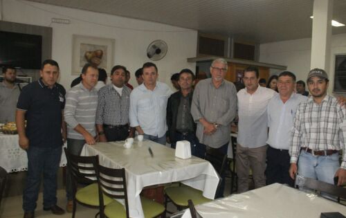 Neste s&aacute;bado, os deputados federais Zeca do PT e deputado Vander Loubet estiveram em Tacuru para inaugurar a rede de abastecimento de &aacute;gua na aldeia Jaguapir&eacute;, que foi viabilizada por meio de uma emenda parlamentar de R$ 250 mil dos dois parlamentares pa