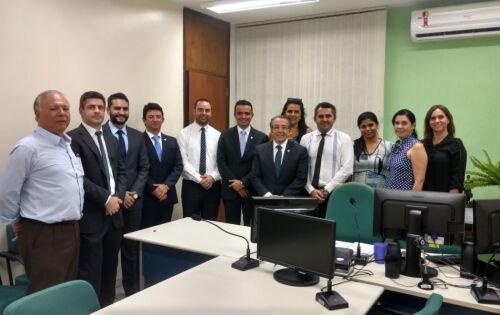 Em Parana&iacute;ba o Presidente da OAB Dr. Mansour Karmouche acompanhando os membros da Comiss&atilde;o dos Advogados Publicistas Drs. Jean Phierre Vargas e Jo&atilde;o Paulo Lacerda em reuni&atilde;o com colegas da regi&atilde;o.