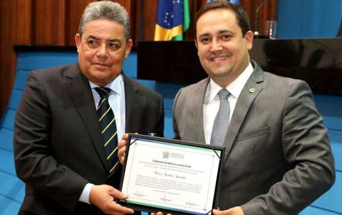 O Superintendente Estadual de Funda&ccedil;&atilde;o Nacional de Sa&uacute;de, Marco Aur&eacute;lio Santullo, recebeu na noite de ontem, 17.10.2017, o Comenda do M&eacute;rito Legislativo foi institu&iacute;da pela Resolu&ccedil;&atilde;o 02/1985, com o objetivo de agraciar personalidades que se dedicaram ao t