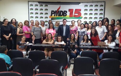 O mastologista Dr. Victor Rocha proferiu palestra concorrida ontem no Diret&oacute;rio Regional do PMDB sobre c&acirc;ncer de mama. Victor Rocha &eacute; uma das refer&ecirc;ncias nacionais na mastologia e sua agenda de palestras est&aacute; cheia at&eacute; mar&ccedil;o do pr&oacute;ximo ano.